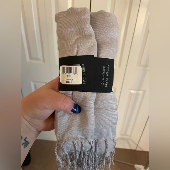 PASHMINA NEW Silver Shawl - Picture 2 of 2